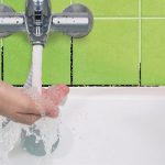 ¿Cómo eliminar la humedad en el cuarto de baño?